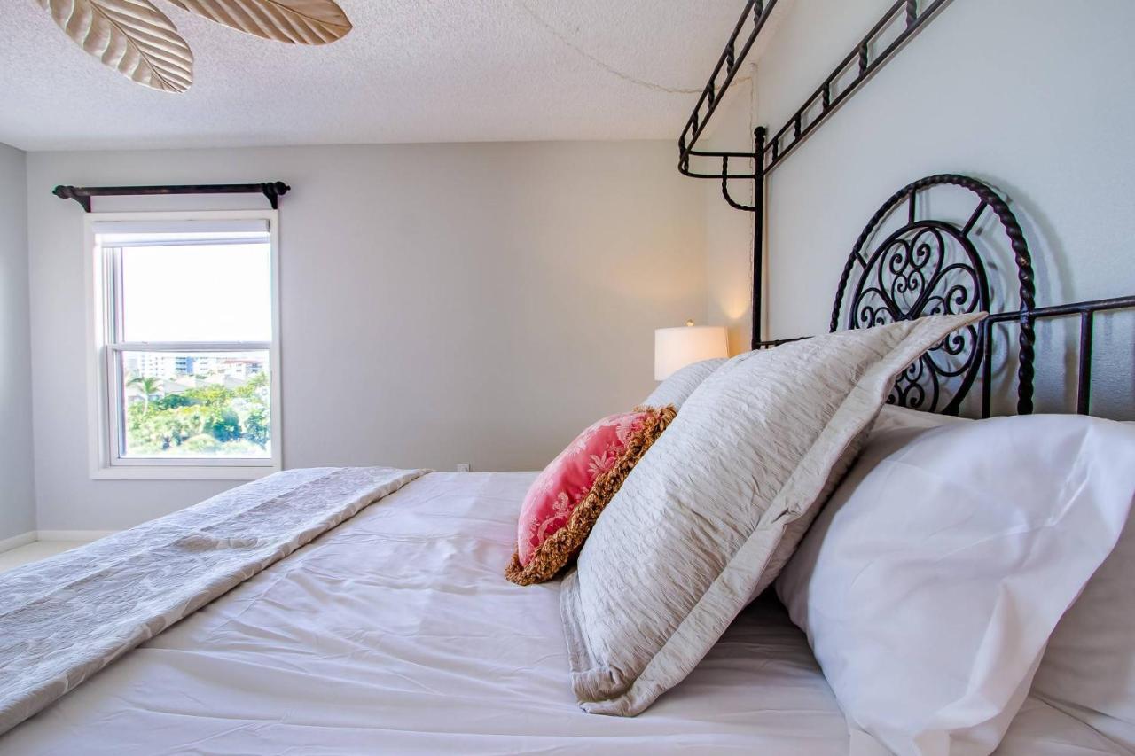 Siesta Breakers Penthouse On The Beach Sarasota Bagian luar foto